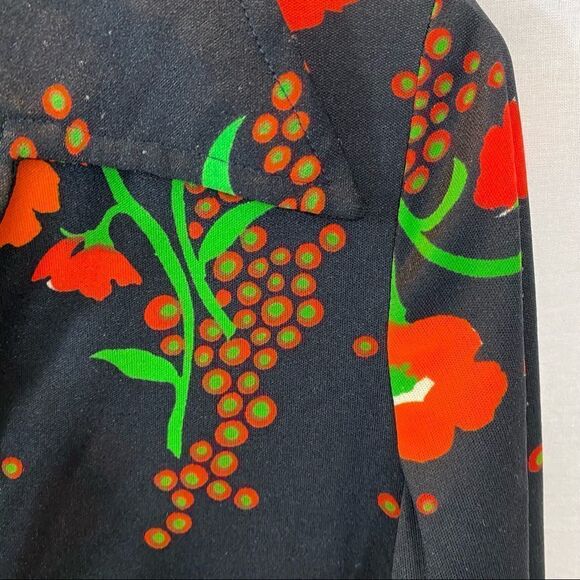 Ladies Vintage Leslie J Poppy Print Button Down - Picture 13 of 15